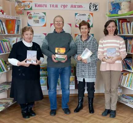 Библиотекарт Крыгига Н.А. с Кочубеевскими писателями